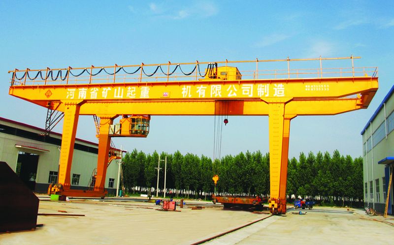 U型10~50／10噸雙梁吊鉤門(mén)式起重機(jī)