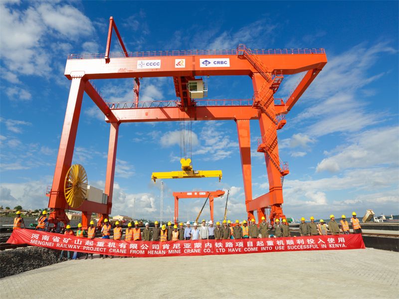 軌道式集裝箱門式起重機(jī)