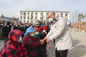 崔培軍春節慰問1000余位65歲以上老人